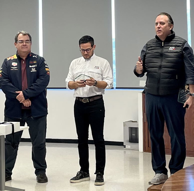 RECONOCIMIENTO A 20 AÑOS DE EXCELENCIA Y TRAYECTORIA